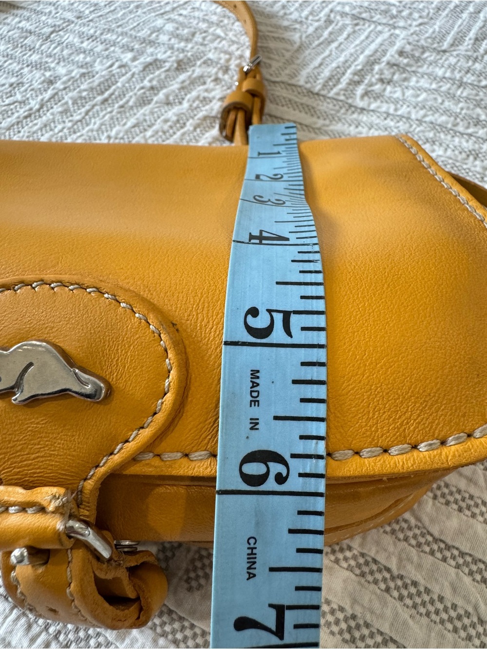Roots Genuine Leather Mustard Yellow Crossbody Bag Beaver Logo Small Purse - Picture 13 of 13